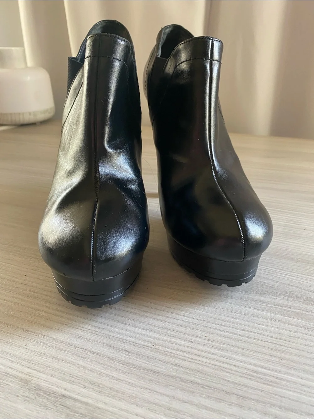 Jennifer Lopez sleek black